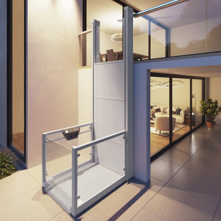 Behind dem Gebäude steht ein eleganter Aufzug mit Glasgeländer in Gütersloh Behind dem Gebäude steht ein eleganter Aufzug mit Glasgeländer in Gütersloh